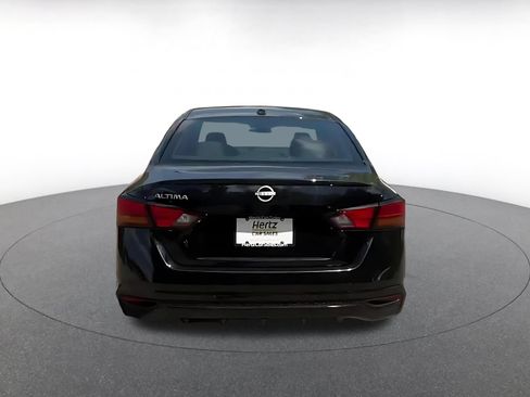 Used 2025 Nissan Altima 2.5 SV FWD image 12