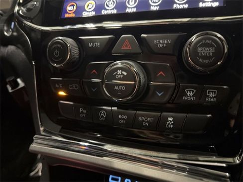 Used 2020 Jeep Grand Cherokee Altitude image 30