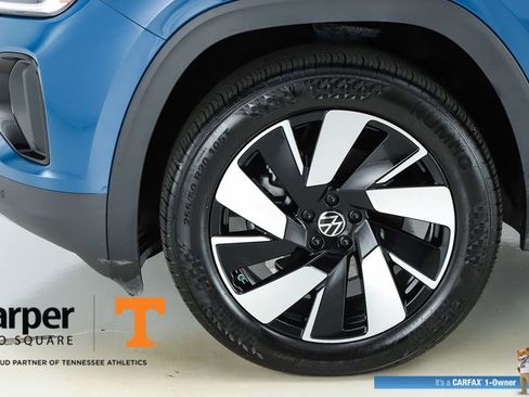 Used 2025 Volkswagen Atlas Cross Sport SEL AWD/4WD image 44