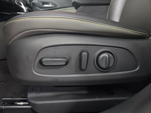 Used 2025 Chevrolet Trax ACTIV w/ Driver Confidence Package FWD image 28