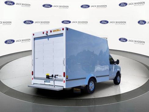 New 2027 Ford E-350 and Econoline 350 Super Duty w/ Power Equipment Group RWD image 5
