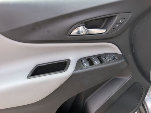 Used 2023 Chevrolet Equinox LS w/ LPO, Cargo Package FWD image 9