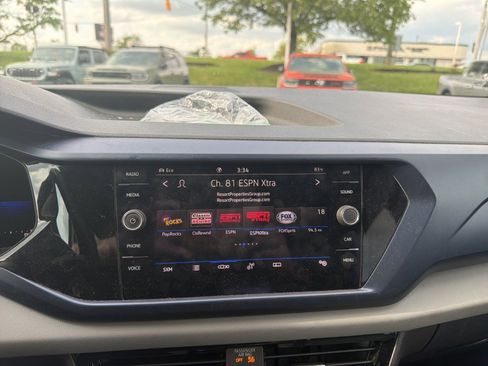 Used 2022 Volkswagen Taos SE w/ Panoramic Sunroof Package image 20