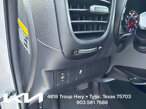 Used 2018 Kia Soul ! FWD image 16