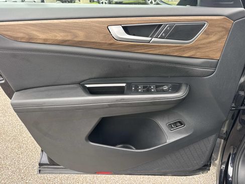 Used 2025 Volkswagen Atlas SE FWD image 19
