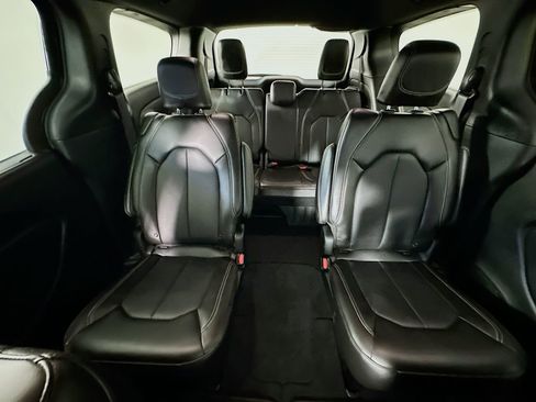 Used 2024 Chrysler Pacifica Touring-L w/ S Appearance Package FWD image 13