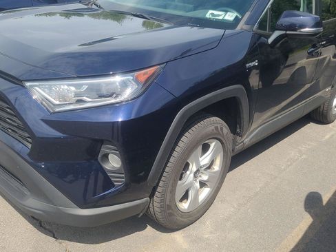 Used 2020 Toyota RAV4 XLE w/ Convenience Package AWD/4WD image 3