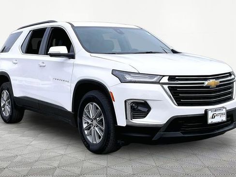 Used 2023 Chevrolet Traverse LT image 1