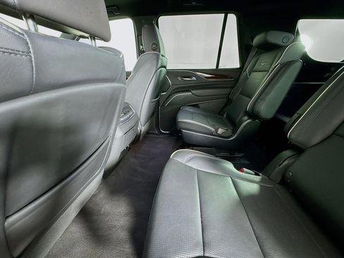 Used 2023 Cadillac Escalade Premium Luxury image 24
