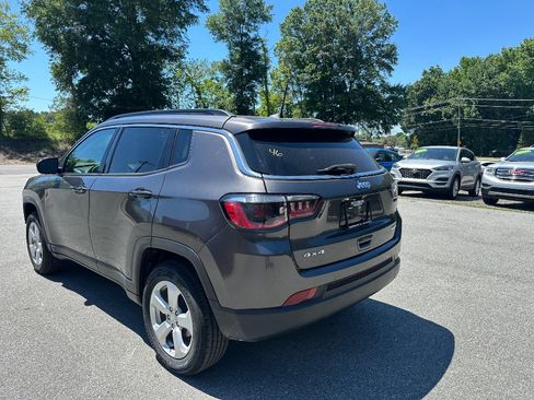Used 2021 Jeep Compass Latitude w/ Sun and Sound Group AWD/4WD image 5