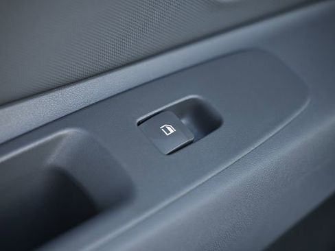 Certified 2025 Hyundai Elantra Sport image 23