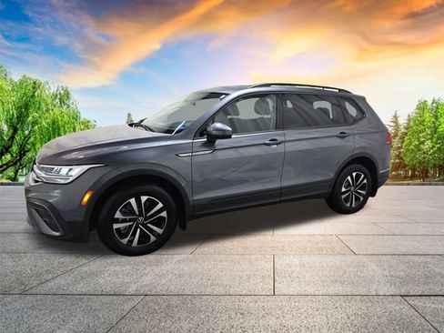 Certified 2024 Volkswagen Tiguan S image 7