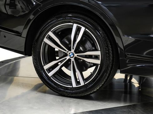 Used 2025 BMW X7 xDrive40i w/ M Sport Package AWD/4WD image 58