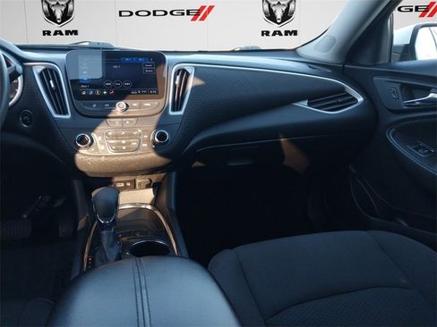 Used 2024 Chevrolet Malibu LT image 9