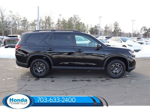New 2025 Honda Pilot TrailSport image 8