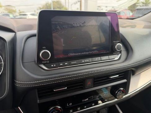 Certified 2023 Nissan Rogue SV image 18