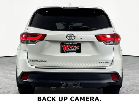 Used 2019 Toyota Highlander XLE AWD/4WD image 5