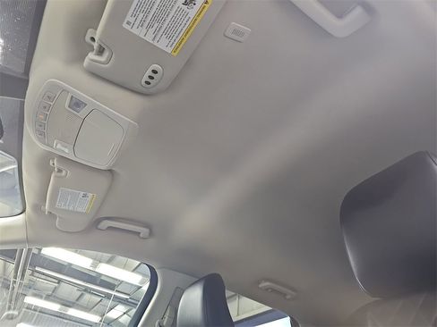 Used 2024 Ford Edge Titanium image 30