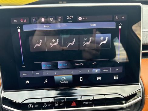 Used 2025 Jeep Compass Limited image 33