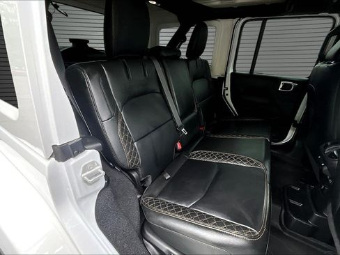 Used 2022 Jeep Wrangler Unlimited Sahara AWD/4WD image 16
