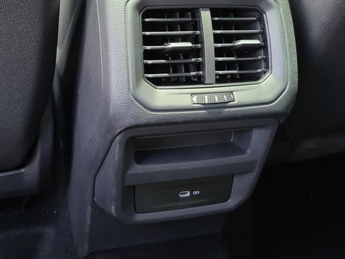 Used 2024 Volkswagen Taos SE AWD/4WD image 19