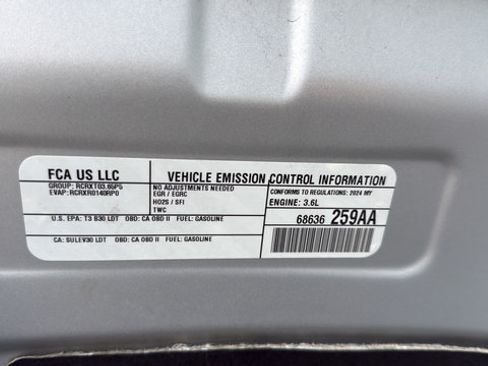 Used 2024 Chrysler Pacifica Touring-L FWD image 32