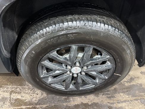 Used 2019 GMC Acadia SLT w/ LPO, Floor Liner Package FWD image 9