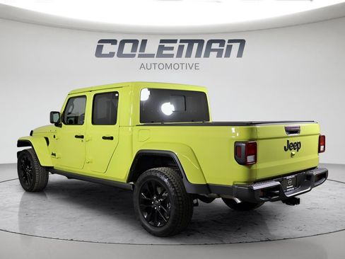 Used 2024 Jeep Gladiator Sport image 3