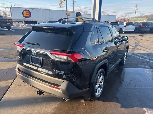 Used 2020 Toyota RAV4 Limited image 5