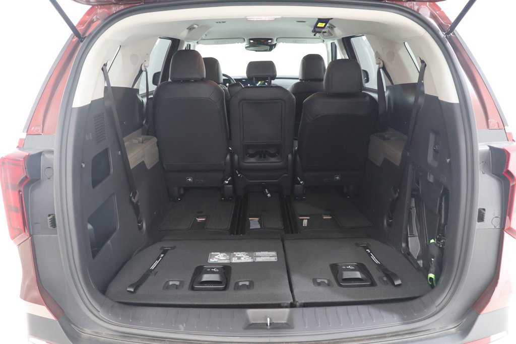 Used 2026 Kia Carnival FWD image 35