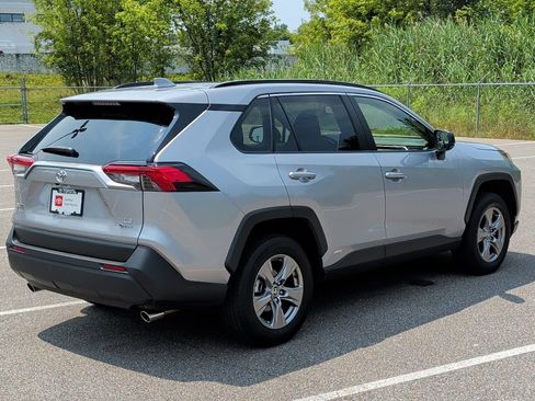 Certified 2025 Toyota RAV4 LE AWD/4WD image 8