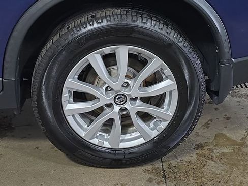 Used 2018 Nissan Rogue SV w/ Premium Package image 33