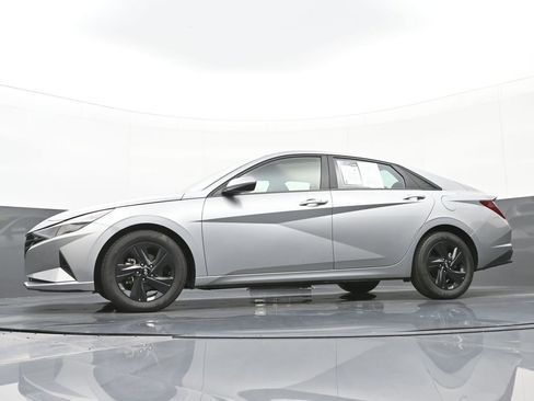 Used 2023 Hyundai Elantra SEL w/ Preferred Accessory Package FWD image 49