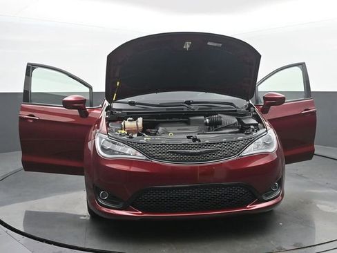 Used 2020 Chrysler Pacifica Touring w/ S Appearance Package FWD image 52