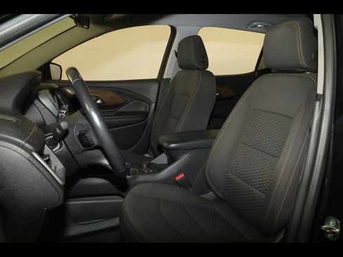 Used 2019 GMC Terrain SLE w/ Driver Convenience Package AWD/4WD image 3