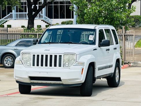 Used 2011 Jeep Liberty Sport RWD image 3