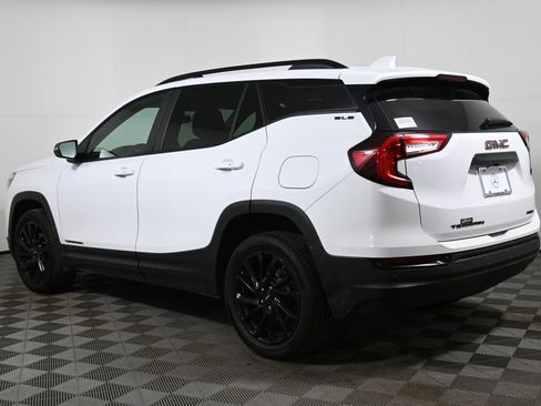Used 2023 GMC Terrain SLE w/ Driver Convenience Package image 8