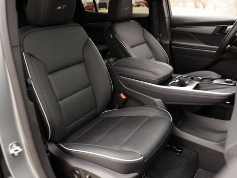 Used 2025 Buick Enclave Sport Touring image 34