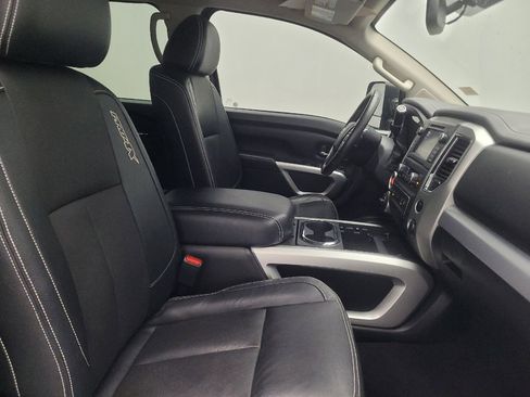 Used 2019 Nissan Titan PRO-4X w/ Pro-4x Convenience Package image 21