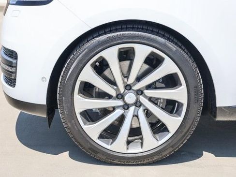 New 2025 Land Rover Range Rover SE image 10