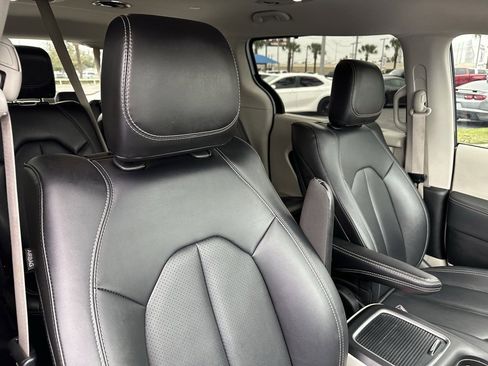 Used 2024 Chrysler Pacifica Touring-L w/ Uconnect Theater Family Group image 24