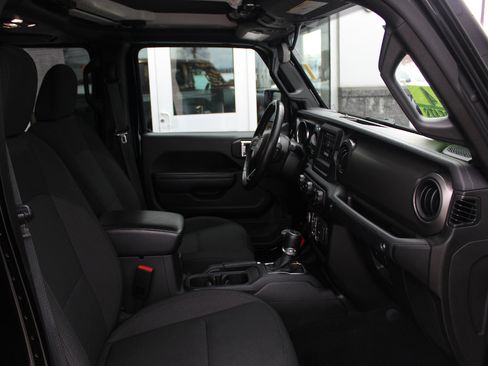 Used 2022 Jeep Gladiator Sport image 16