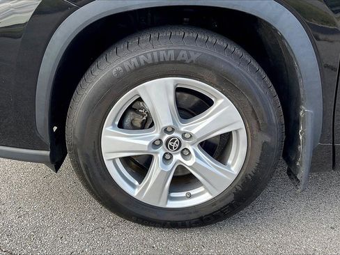 Used 2024 Toyota Highlander LE image 5