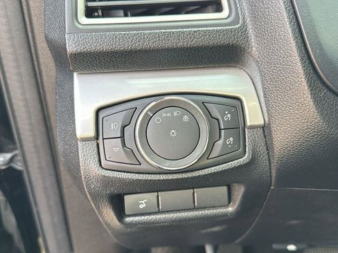 Used 2017 Ford Explorer XLT w/ Equipment Group 201A image 9