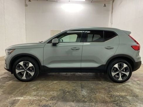 Used 2025 Volvo XC40 B5 Plus AWD/4WD image 2