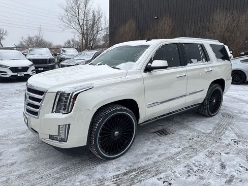 Used 2015 Cadillac Escalade Premium image 3