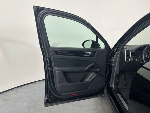 Certified 2021 Porsche Cayenne AWD/4WD image 15