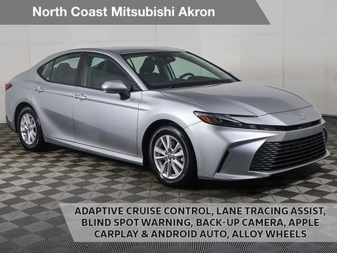 Used 2025 Toyota Camry LE image 1