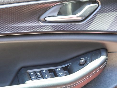 Used 2025 Jeep Grand Cherokee Altitude RWD image 23