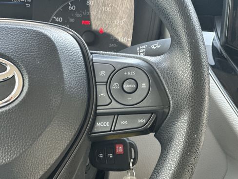 Used 2025 Toyota Corolla Cross L FWD image 19